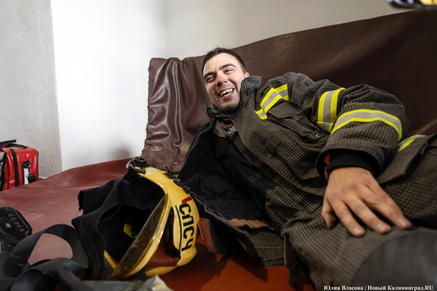 За три минуты на 25-й этаж: у пожарных прошли соревнование по скоростному подъёму (фото)