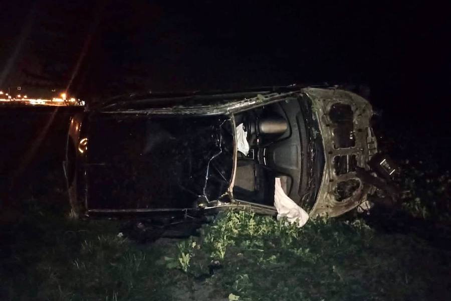 На черняховской трассе Hyundai вылетел в кювет и перевернулся, есть пострадавшие (фото)