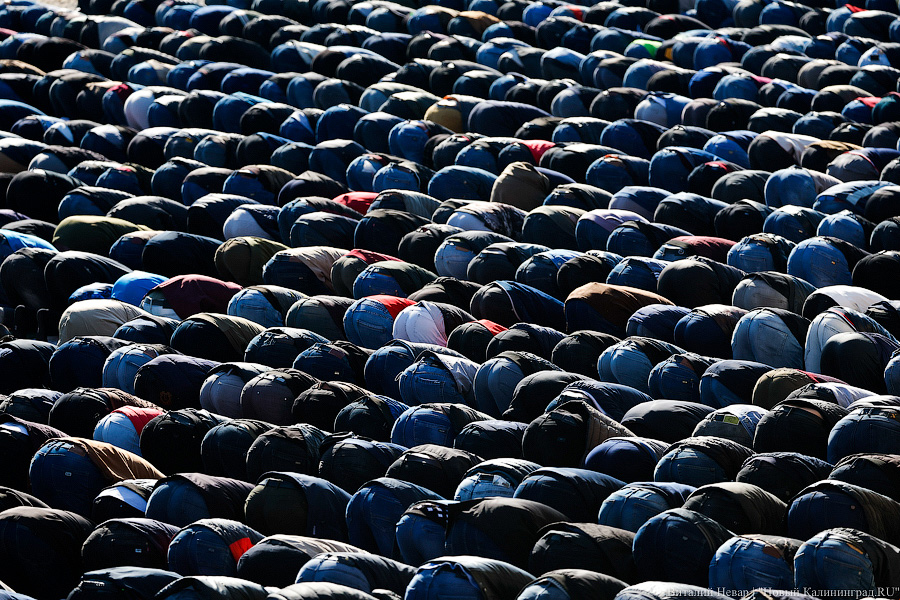 Сотни мусульман совершили под Калининградом молитву в честь Ураза-Байрам (фото)
