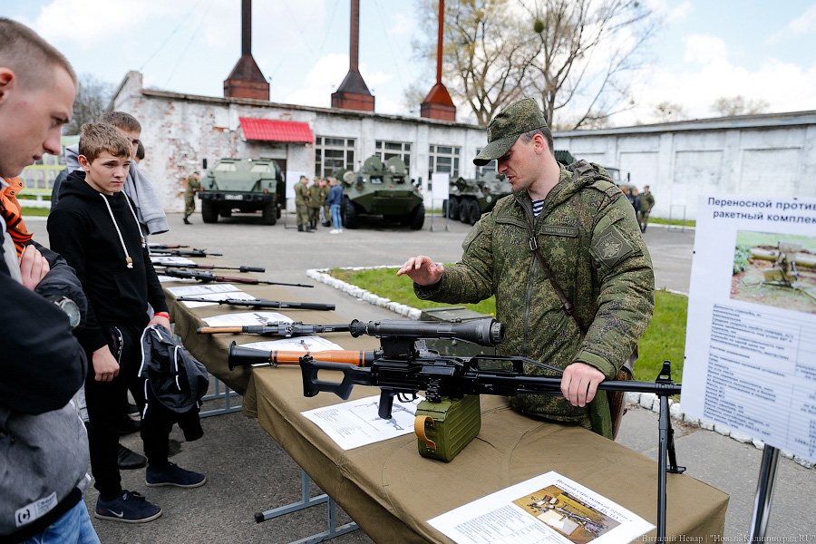 Поиграть в «танчики»: как призывникам Калининграда военную часть показывали