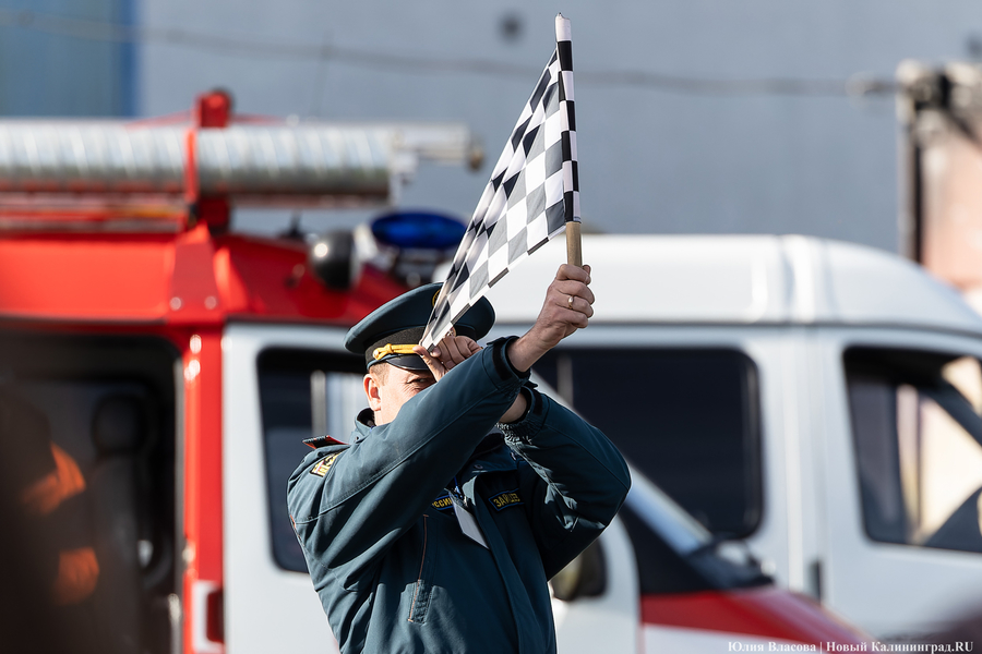 Боевое развертывание: в Калининграде провели соревнования спасателей (фото) 