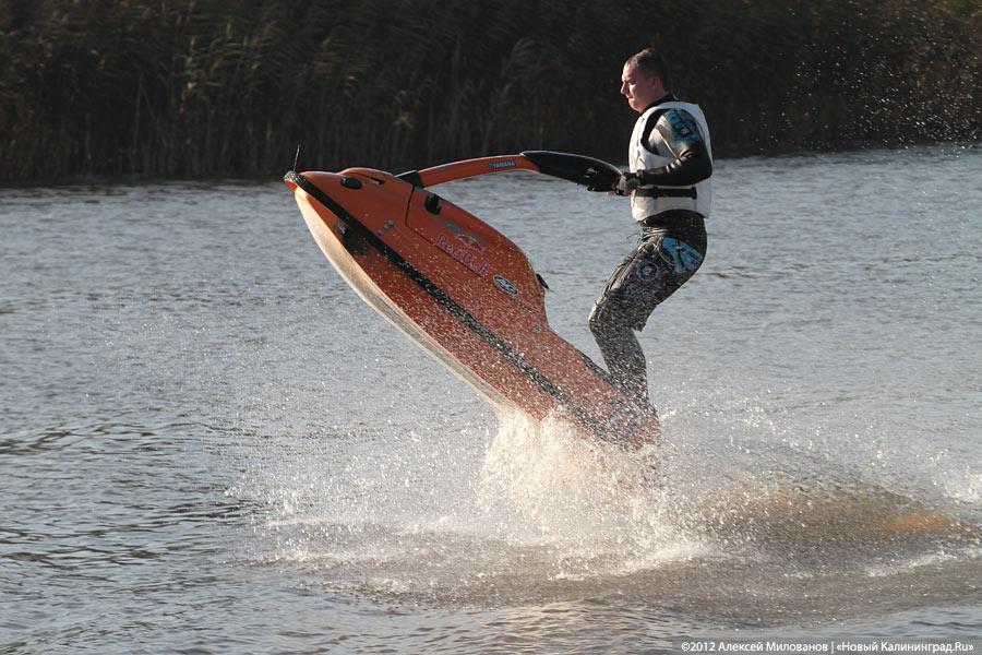 «Конец в воду»: фоторепортаж с закрытия аквабайк-сезона на Преголе
