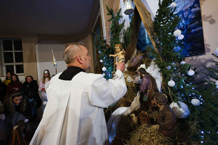 «Тихий крошечный Христос»: калининградские католики встретили Рождество (фото)