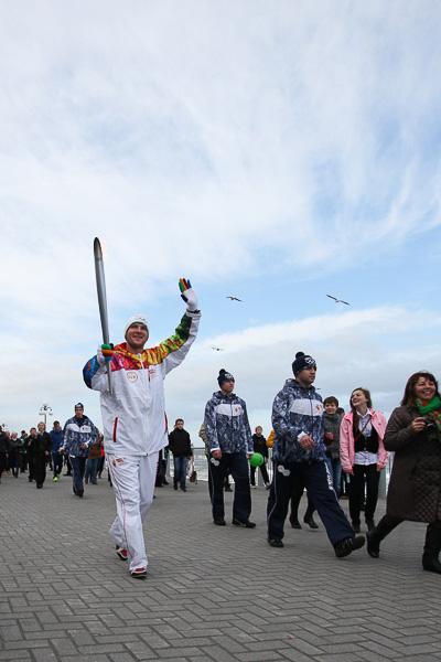 «Огоньку не найдется?»: Светлогорск встретил олимпийскую эстафету