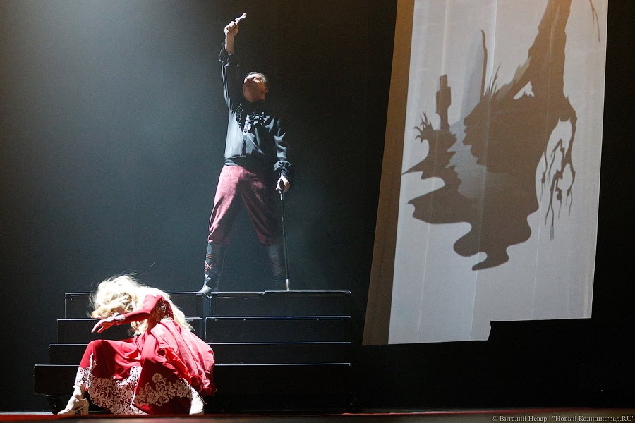 Премьера живых мертвецов: спектакль «Дракула» в Калининградском драмтеатре