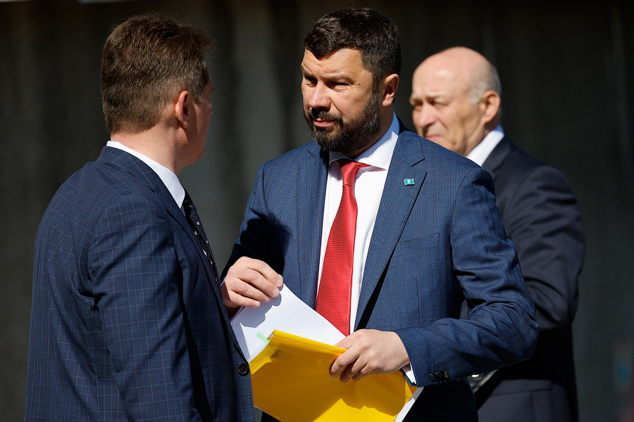 «Гранд-концерт» для солистов с оркестром: как отчитывались главы Калининграда (фото)