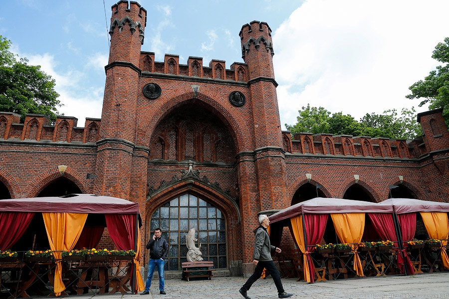 «Экватор» и «желтый глаз»: в Калининграде идет ремонт дорог и тротуаров 