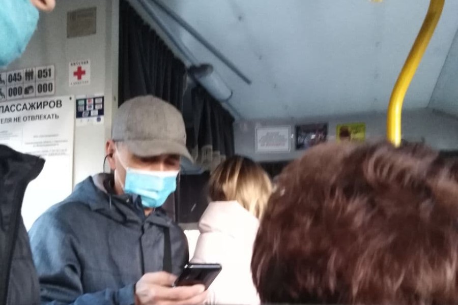 Очевидец: из-за отмены утренней электрички автобусы в Светлогорск едут «битком» (фото)