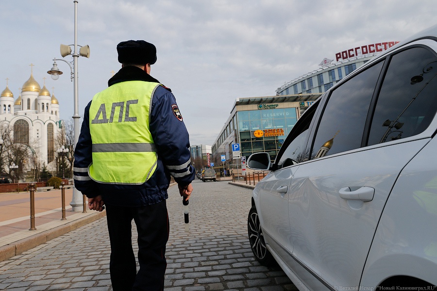 Сотрудники ГИБДД оштрафовали 102 водителя авто за тонированные стекла