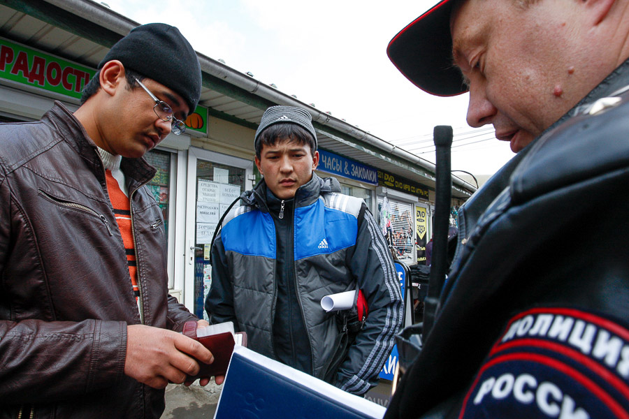 Власти обязали трудовых мигрантов уметь говорить на русском языке и знать историю