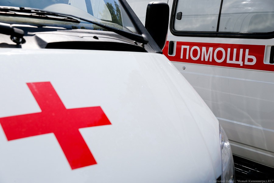 112: в Черняховске столкнулись машина и автобус, есть погибший и пострадавшие