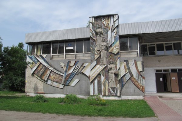 Облвласти признали культурным наследием советское мозаичное панно на здании ДК в Правдинске