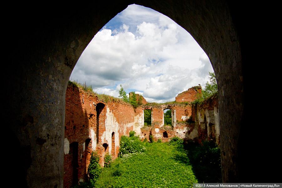 Шаткие ступени: кирха в Железнодорожном стала местом для опасных игр