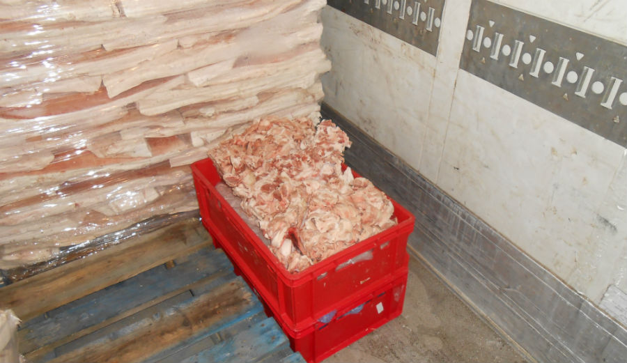  Полиция ищет получателей 43 тонн свинины, ввезенной из Польши под видом майонеза (фото)