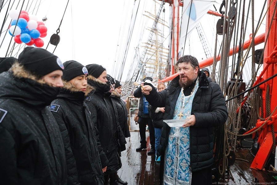 Ураган в паруса: «Крузенштерн» и «Седов» проводили в кругосветное плавание (фото)