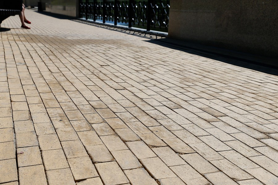 После потопа появились новые трещины на памятнике морякам-балтийцам (фото)