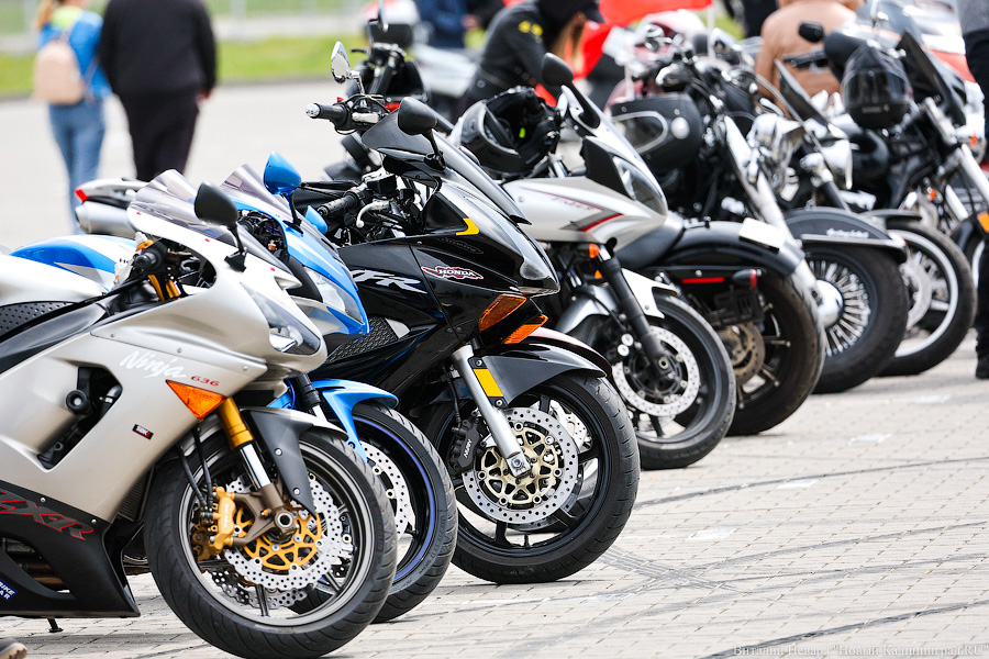 Дреды, шлемы и усы: в Калининграде официально стартовал мотосезон (фото)