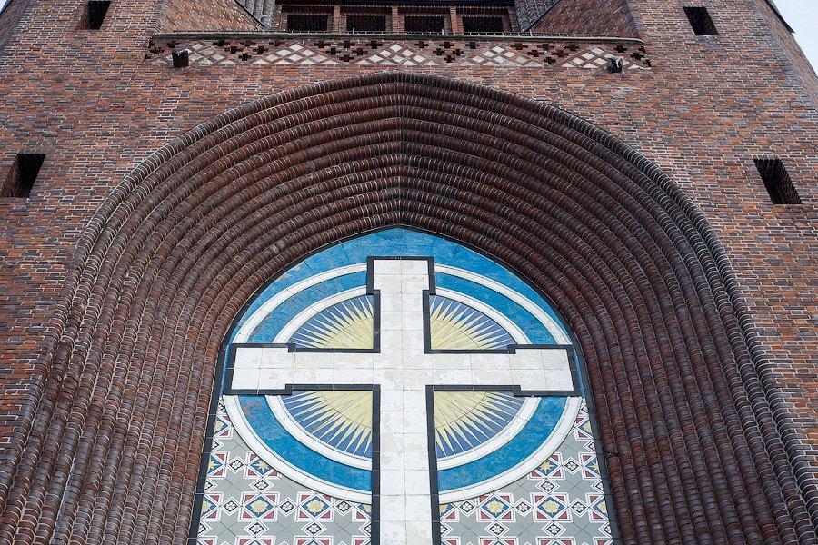 Автомастерская, фабрика, церковь: как строили и восстанавливали Кирху Креста на Острове