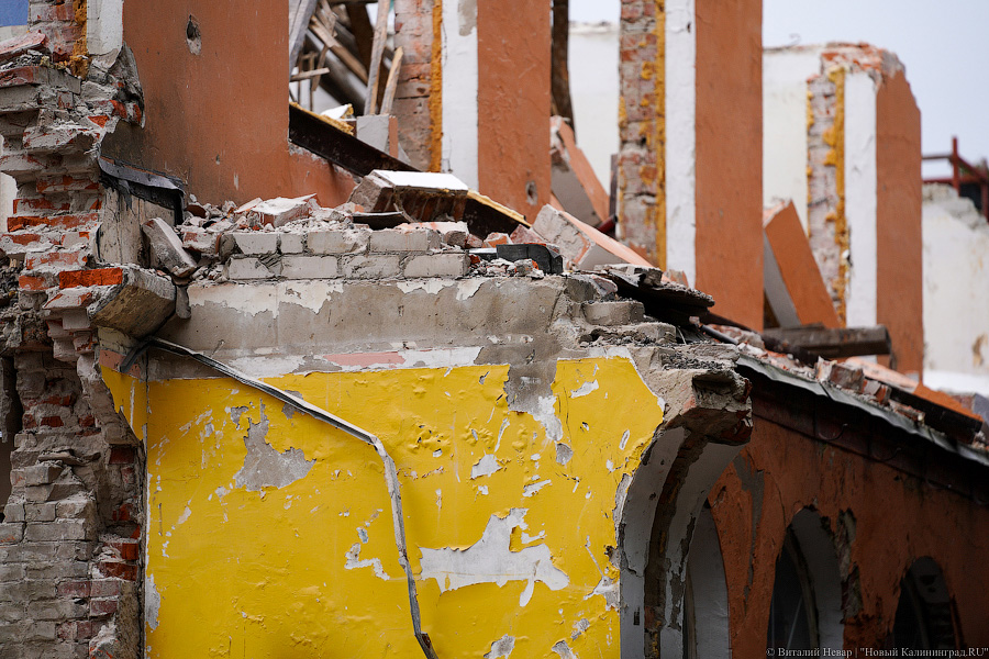 Разрушительный ремонт: в Зеленоградске сносят отель «Королева Луиза» (фото)
