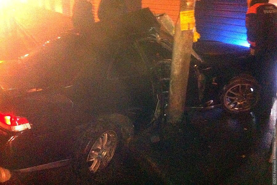 Водитель «Хонды» на Гагарина вылетел на встречку и «обнял» столб (фото)