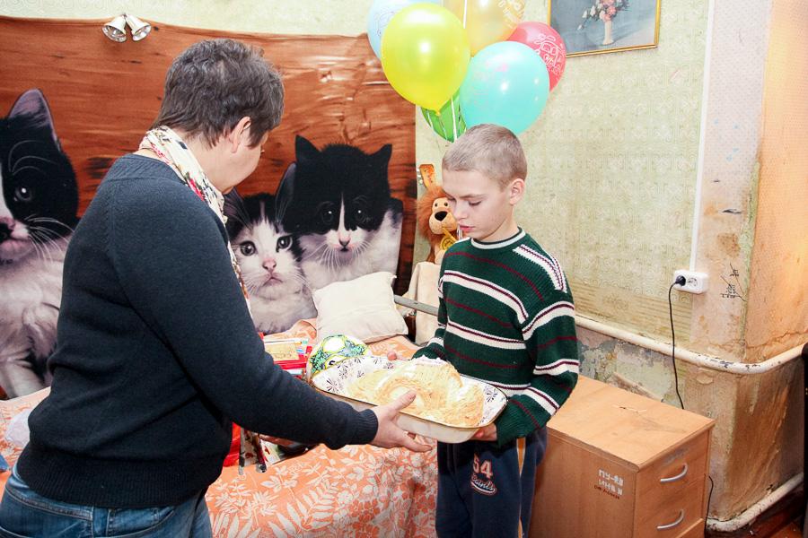 «От всего города»: 10-летнего Кирилла из замка Вальдау поздравили с днем рождения