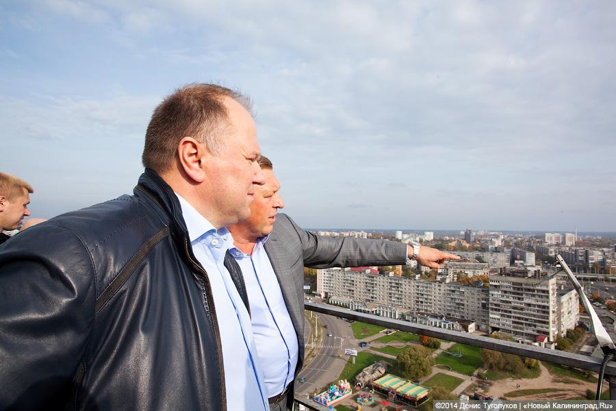 Взгляд с 22 этажа: губернатор и мэр забрались на крышу Дома Советов