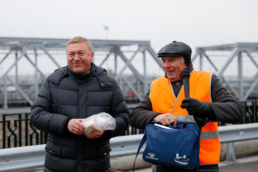 Двухполосный и антипешеходный: после ремонта открылся мост на Суворова (фото)