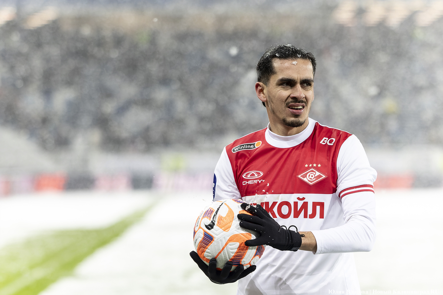 «Не футбол, а регби»: снежный матч «Балтика» — «Спартак» в фотографиях