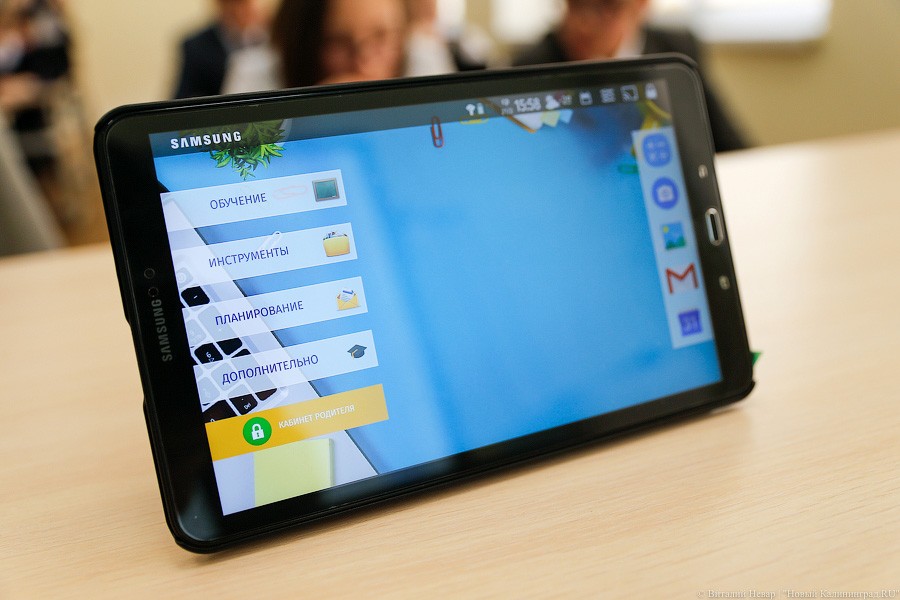 Цифровая школа: ученикам калининградской гимназии заменили учебники на планшеты