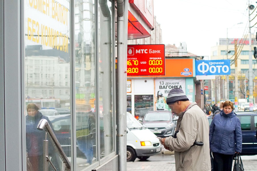 Центробанк заявил о резком росте числа переводов денег с карты на карту