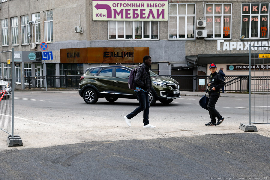 «Экватор» и «желтый глаз»: в Калининграде идет ремонт дорог и тротуаров 
