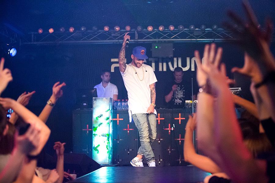 Все танцуют локтями: в клубе «Платинум» выступил протеже Тимати L’One