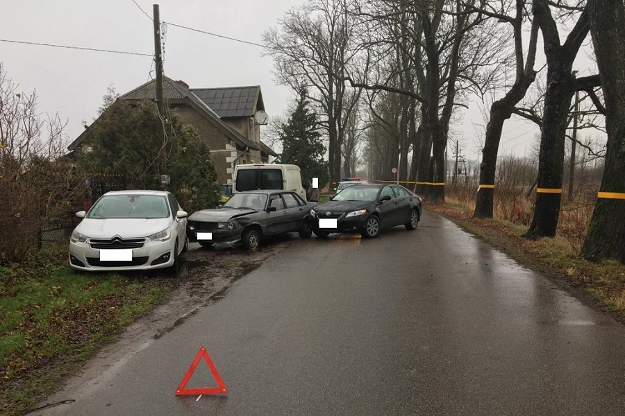 Водитель-нарушитель на «Тойоте» врезался в авто, которым управлял  юноша без прав (фото)