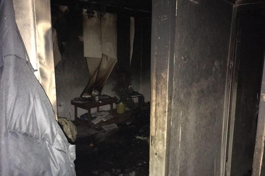 В Калининграде пожарные спасли из горящей квартиры человека