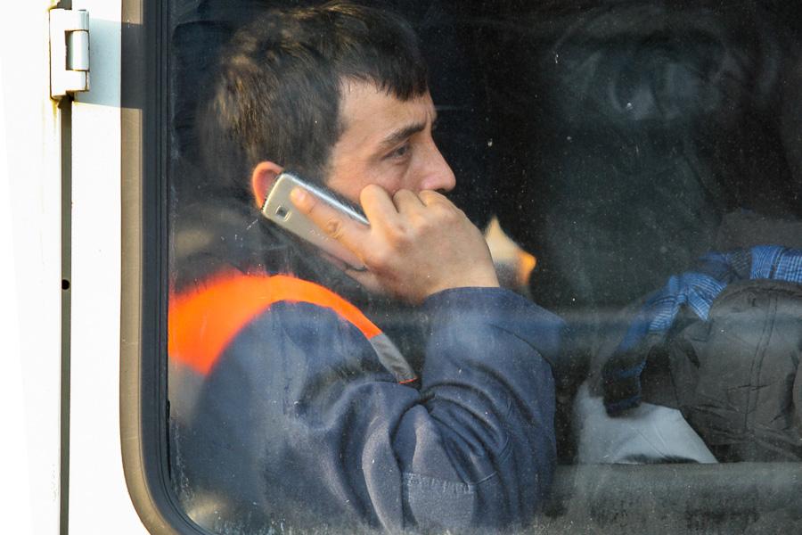 Уборка к празднику: в Калининграде у Центрального рынка вновь ловили мигрантов