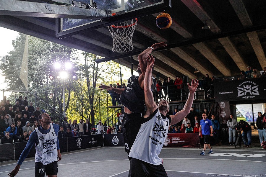 Слэмданк под мостом: в Калининграде прошел статусный турнир по стритболу (фото)