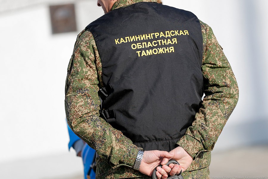 Против калининградского таможенника возбудили два уголовных дела