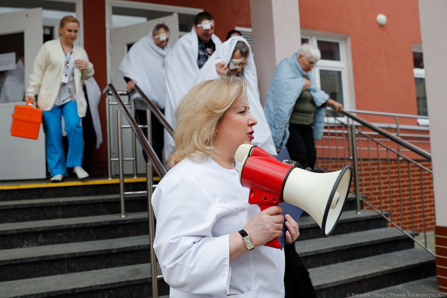 Полеты наяву: сотрудники МЧС «потушили» отделение микрохирургии глаза