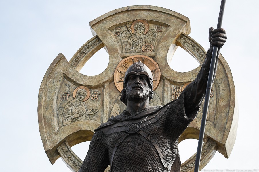 Одобрено Путиным: зачем в Калининграде открыли памятник Невскому