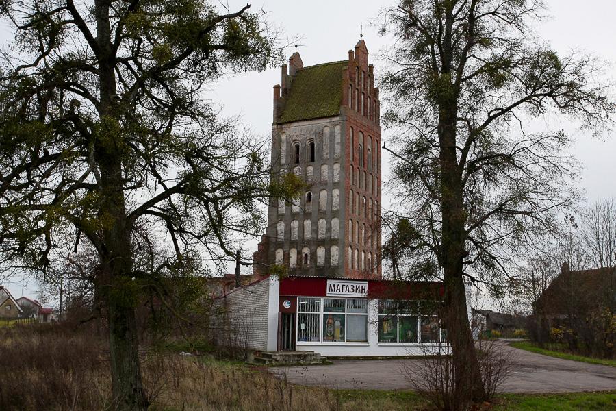«К зданию не подходить»: что осталось от кирхи в поселке Поречье