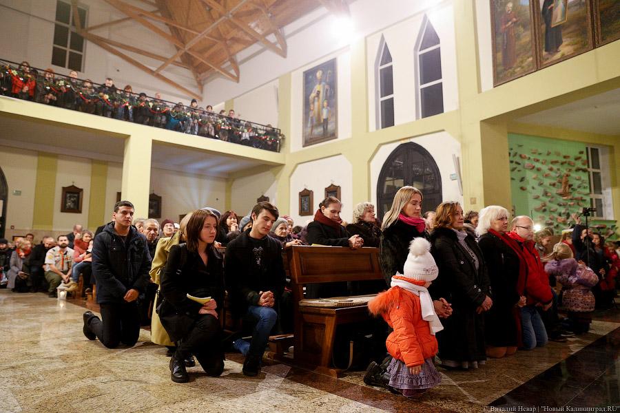 Сочельник, свечи, тишина: как встречали католическое Рождество в Калининграде