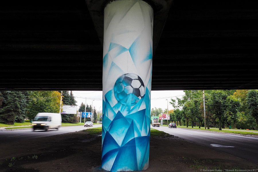 Стрит-арт для стритбола: под Эстакадным мостом появились футбольные граффити