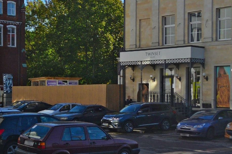 Алиханов возмутился «огороженным свинороем» на Ленинском проспекте в Калининграде