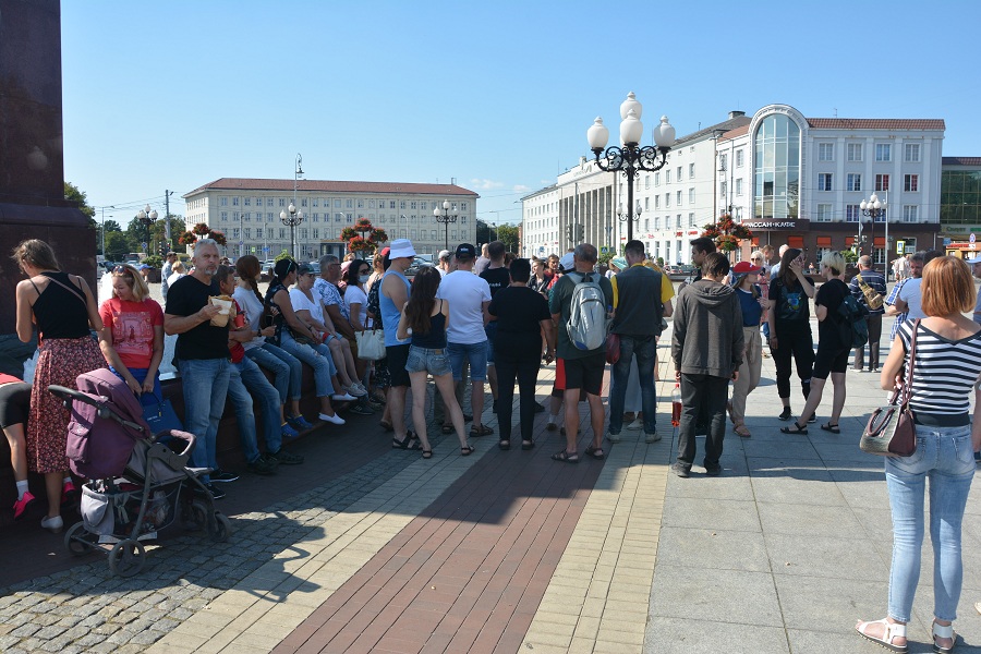 Калининградка заявила, что получила травму руки при задержании за «кормление голубей»