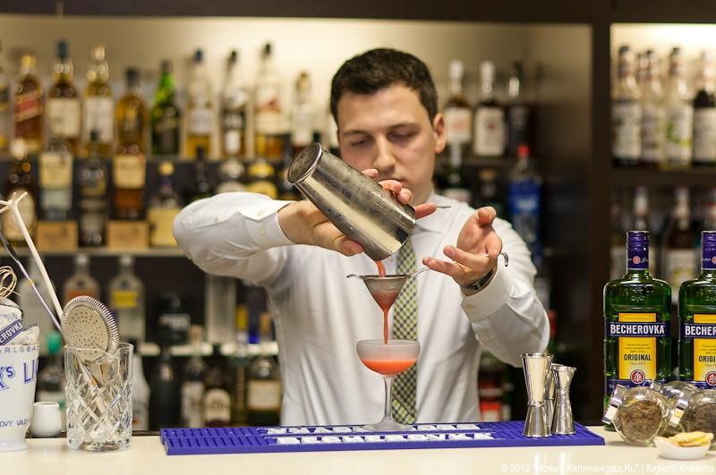 Сухая теория и жидкая практика: мастер-класс бренд-амбассадора ликёра Becherovka