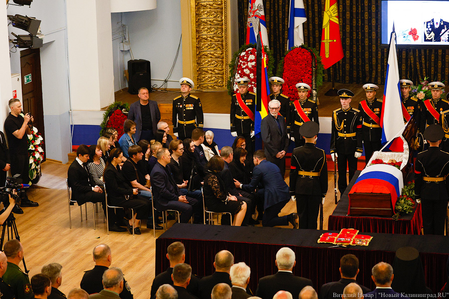 Калининград прощается с адмиралом и экс-губернатором Владимиром Егоровым (фото)