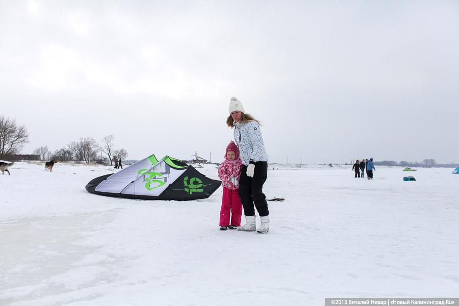 «Без тормозов»: репортаж с соревнований по сноукайтингу и айсбордингу