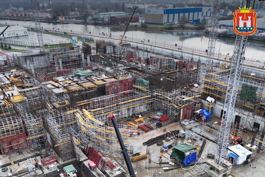 13,5 тыс. «кубов» бетона: строители залили фундамент Театра оперы и балета на острове (фото)