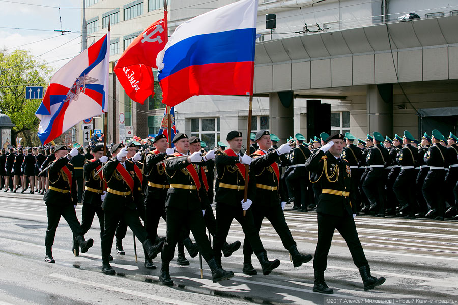 «Гвоздики», «Град» и снег: в Калининграде прошел Парад Победы