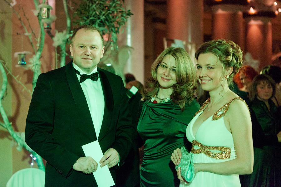 "Под звуки вальса": фоторепортаж с благотворительного бала "Янтарная корона"